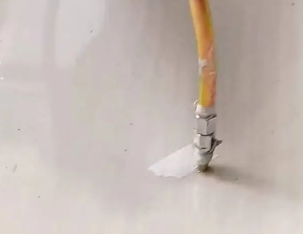 衡水瓷砖空鼓维修公司专业解答在瓷砖铺贴过程中，如果使用的砂料过粗（如全部使用了粗砂），可能会导致以下问题