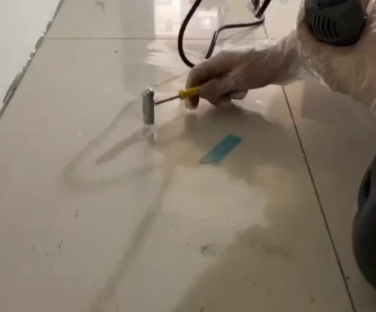 衡水瓷砖开裂维修公司专业分享瓷砖在铺贴前如果没有沥干水分，将会导致以下问题